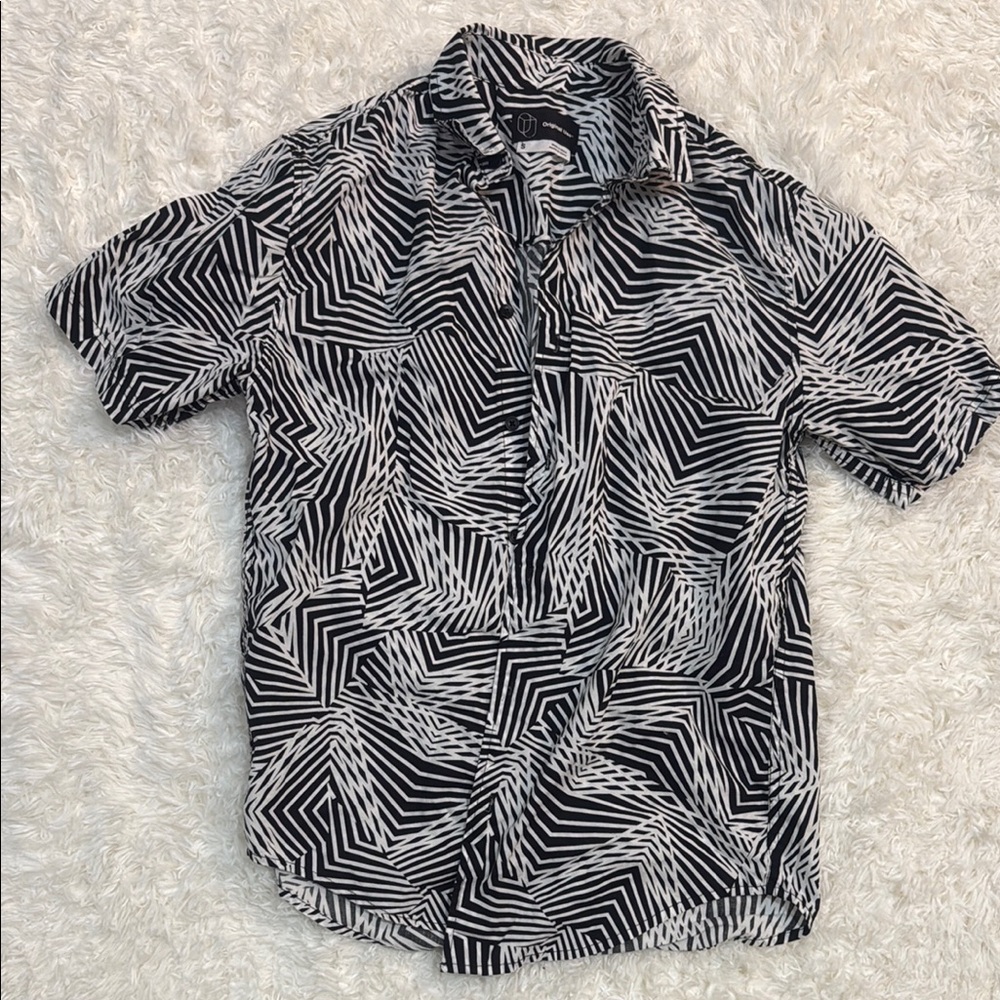Men's Black and White Geometric Shirt